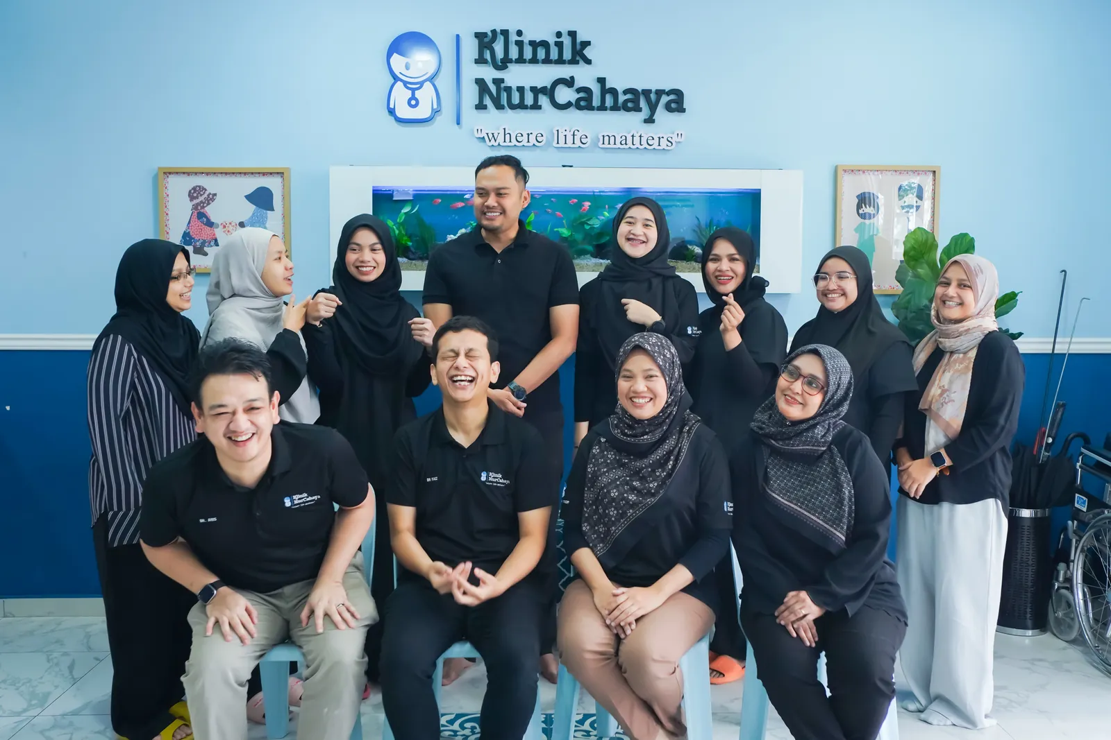 Doktor dan kakitangan Klinik NurCahaya